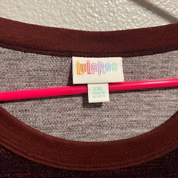 LuLaRoe Burgundy Heathered Tee - Picture 2 of 2